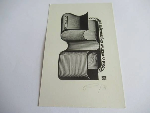 Anatolij Kalašnikov – Signované originální exlibris Knihovny Národního muzea v Praze (13 × 9 cm)