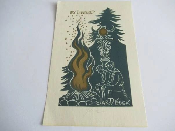 Signované tříbarevné exlibris Jar. Dědek, 16 × 10 cm – Skautský motiv u táborového ohně od Michaela Floriana
