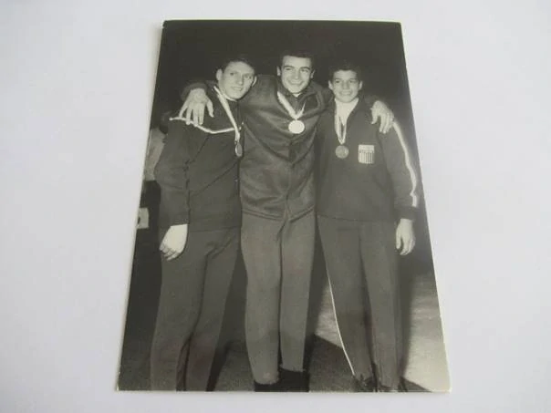 ZOH Innsbruck 1964 - Na stuonicích vítězů krasobruslení mužů, Zlatá medaile: Manfred Schnelldorfer (Německo), Stříbrná: Alain Calmat (Francie), Bronzová: Scott Allen ( USA)