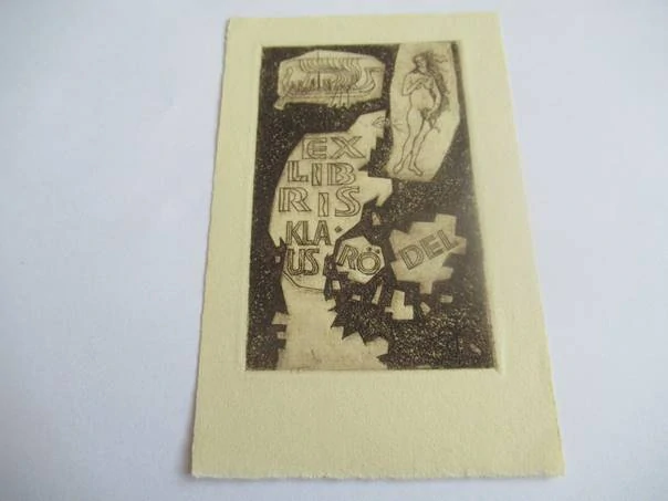 Originální Lept Exlibris Klaus Rödel – Motiv Ženský akt a vikingská loď – Janusz Benedyktowicz (12 x 7,5 cm)