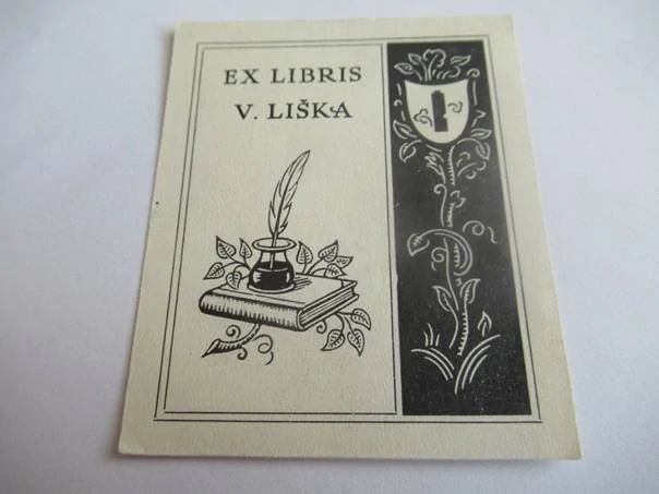 Originální Zinkografie Exlibris V. Liška – Motiv Kniha s kalamářem a erb – Ant. Hering (7,5 x 6 cm)