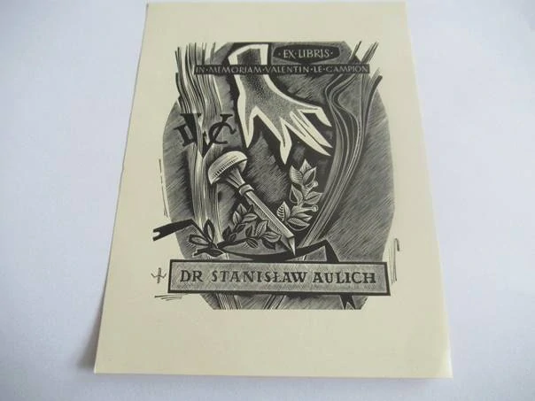 Profesionální originální Exlibris (Dřevoryt X2) Dr. Stanisław Aulich – Motiv In memoriam Valentin le Campion – Wojciech Barylski (14x10,5 cm)