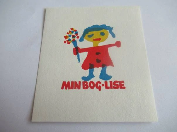 Profesionální originální Exlibris (Barevný linoryt X3/3) Min bog - Lise – Motiv Stylizovaná holčička s kyticí – Zbigniew Dolatowski (8x7 cm)