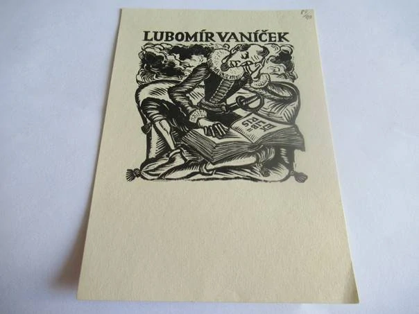 Exlibris – Lubomír Vaníček – Michael Florian (1948) – Motiv: Don Quijote s knihou, originální dřevořez (13 x 9,5 cm)