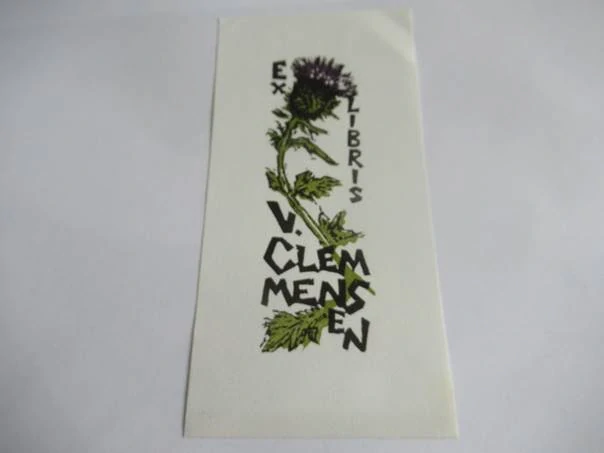 Exlibris V. Clemensen – Tibor Moskal, 1972 – originální vícebarevný linoryt X3/2, motiv bodláku, 14,5x7 cm