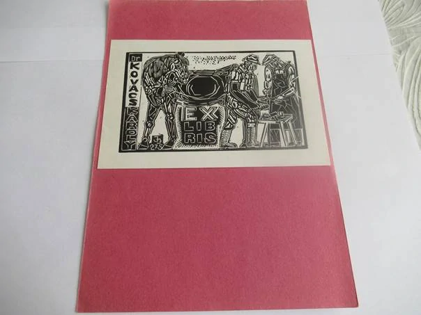 Originální exlibris Dr. Kovács Károly – János Józsa: Podkováři, signovaný dřevoryt (X2) – 9,5×14 cm (1977)