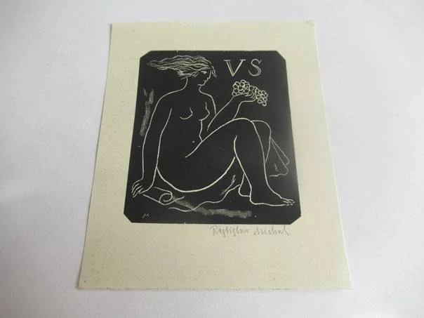 Exlibris – VS – Rastislav Michal – motiv: Sedící ženský akt s hroznem vína – 11×9 cm – dřevoryt (X2)