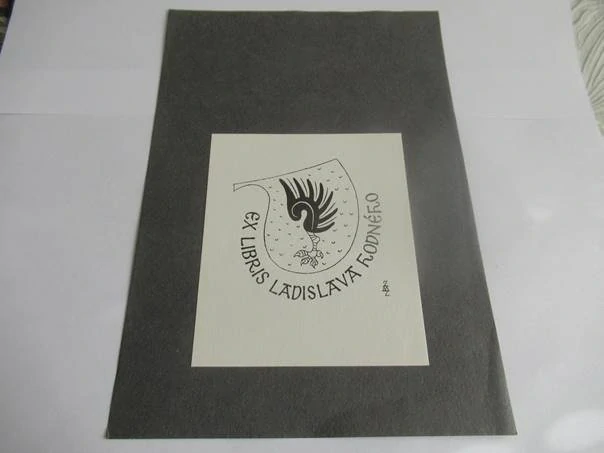 Exlibris – Ladislava Rodného – Z. M. Zenger – motiv: Heraldický štít s ptačím křídlem a pařátem – 10,5×9 cm – zinkografie (podkladový list 20,5×14 cm)