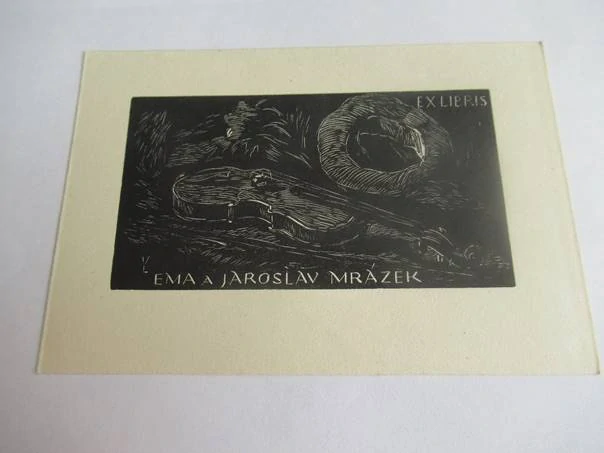 Exlibris – Ema a Jaroslav Mrázek – Ladislav Wlodek – motiv: Housle se smyčcem a věnec – 9×13 cm – zinkografie (zi)