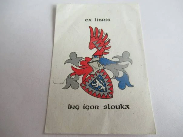 Exlibris – Ing. Igor Slouka – Zdenko Alexy – motiv: Heraldický rodový znak s lvem a orlím křídlem – 7×5 cm – barevná zinkografie
