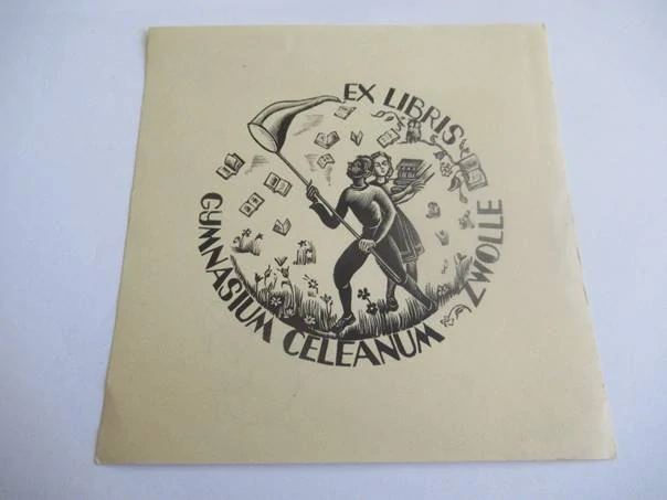 Exlibris – Gymnasium Celeanum Zwolle – Dora Geldzahler – Lov na létající knihy – dřevoryt (X2), 12×12 cm