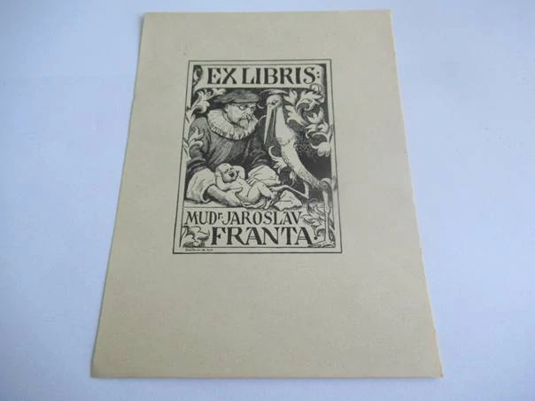 Exlibris – MUDr. Jaroslav Franta – Láďa Novák – Učenec s novorozenětem a čápem – zinkografie, 16,5×12 cm