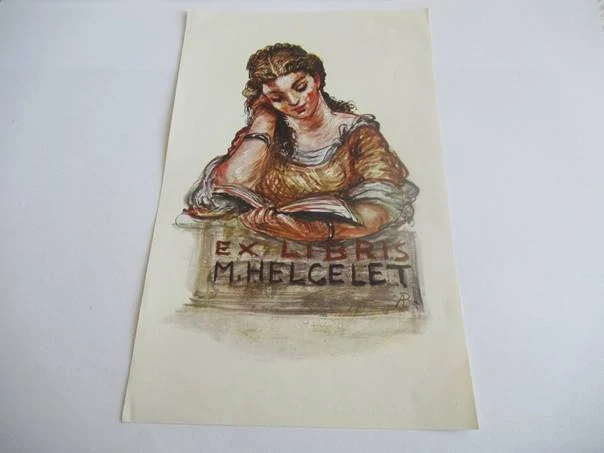 Exlibris – M. Helcelet – Antonín Procházka – Čtoucí žena opřená o kamenný sokl – barevná litografie (L1/2), 18,5×11,5 cm