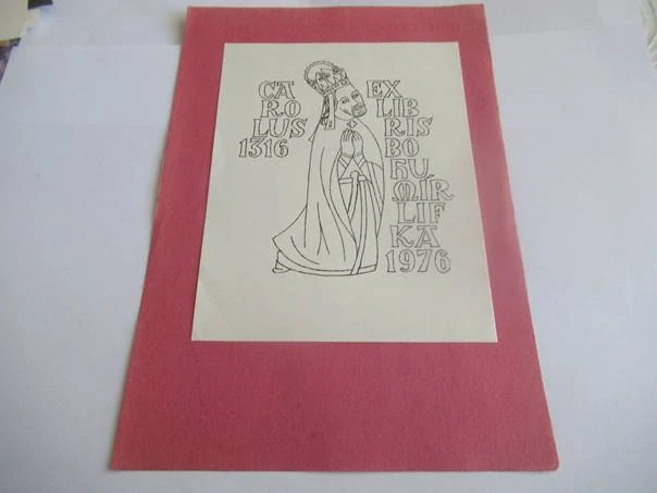 Exlibris – Carolus 1316 – Bohumír Lifka – Z. M. Zenger – Klečící Karel IV. v panovnické koruně – zinkografie (P7) / perokresba, podkladový papír 20,5×14,5 cm