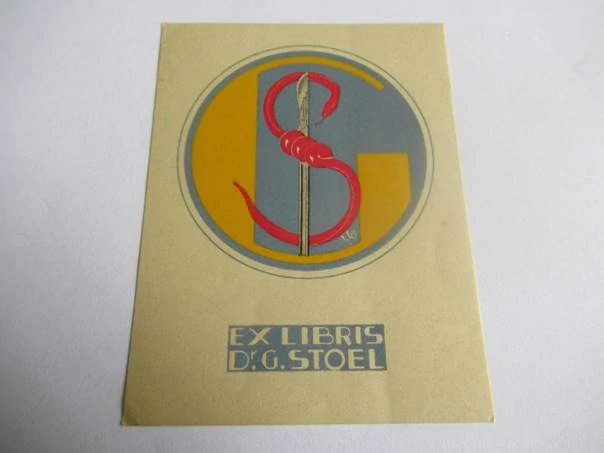 Ex Libris – Dr. G. Stoel – W. Weimman – Medicínský symbol a monogram G.S. – vícebarevný linoryt / dřevoryt (X), 9,5×7 cm
