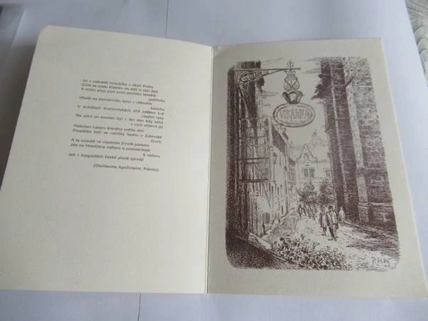Původní sběratelská novoročenka p. f. 1983 Karel Majer – motiv restaurace Vikárka na Pražském hradě, báseň G. Apollinaire (19 × 13,5 cm)