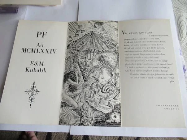 Původní sběratelská novoročenka PF MCMLXXIV E&M Kubalík – motiv Vše, kámen, kov i zem (21,5 × 11 cm)