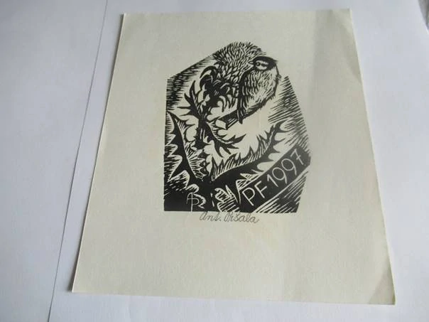 Původní sběratelská novoročenka PF 1997 – autor Antonín Pršala, motiv ptáčka na bodláku, linoryt X3 (17,5 × 15 cm)
