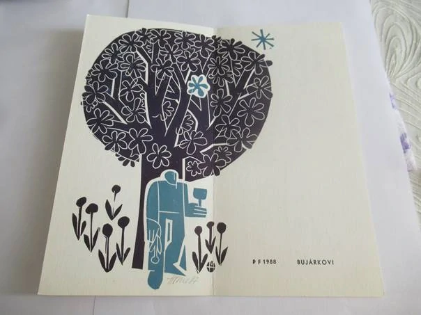 Sběratelská PF 1988 – motiv muž s číší pod rozkvetlým stromem, barevný linoryt X3 (21 × 10,5 cm)