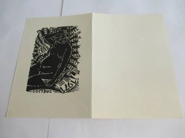 Sběratelská PF 1977 – autor: U. Bewersdorff – motiv ženský akt, knihy a nápisy, linoryt X3 (14,5 × 10,5 cm)