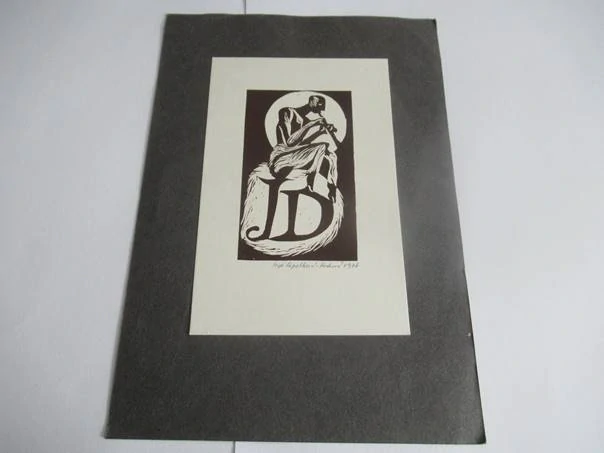 Volná grafika s motivem fauna hrajícího na píšťalu (monogram JD), vhodné pro sběratele drobné grafiky a moderního umění, autorka Inge Popelková-Kosková, originální podepsaný tisk (linoryt), rozměr podkladového černého papíru 20,5 × 14,5 cm (samotná grafik
