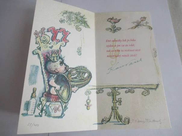 Novoroční PF 1977 s humorným motivem batolete s lesním rohem, vhodné pro sběratele novoročenek a české ilustrace, autor Jan Černý Klatovský, originální podepsaný tisk (číslovaný výtisk 23/200), rozměr 20,5 × 10 cm