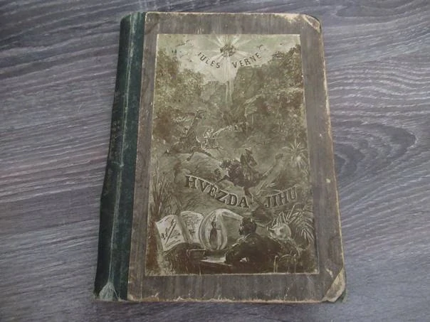 Kniha Hvězda jihu (V zemi diamantů) – dobrodružný román, vhodné pro sběratele verneovek a retro literatury, autor Jules Verne, II. vydání (1913), původní pevná celoplátěná vazba (Vilímkovo levné illustrované vydání), rozměr 20 × 14 cm.