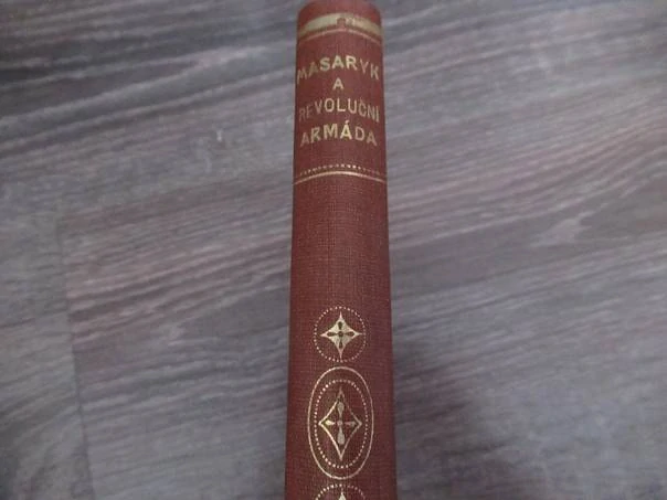 Kniha Masaryk a revoluční armáda (Masarykovy projevy k legiím a o legiích v zahraniční revoluci) – historické dokumentární prameny, vhodné pro sběratele vojenské historie, legionářské literatury a TGM reálií, uspořádal Jaroslav Papoušek (1922), nakladatel