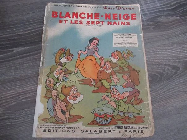 Kniha Blanche-Neige et les Sept Nains (Sněhurka a sedm trpaslíků) – Album de Luxe de partitions / historické hudební a notové album, vhodné pro sběratele Disneyových memorabilií, retro notových tisků a filmové historie, hudba Frank Churchill, texty Larry