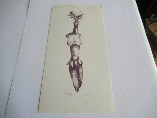 Volná grafika se surrealistickým motivem ženské postavy s květem, originální číslovaný tisk, signováno v tisku i tužkou, rozměr 19,5 × 10 cm