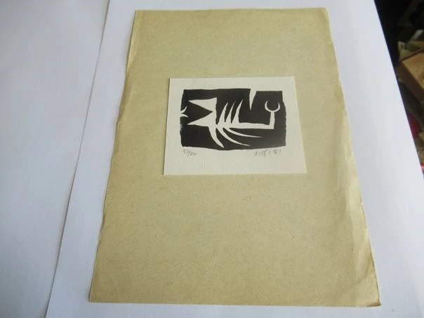 Volná grafika s abstraktním totemickým motivem, autor Aleš I. 96, originální číslovaný tisk, rozměr podkladového papíru 21 × 14,5 cm (samotná grafika 7 × 8,5 cm)