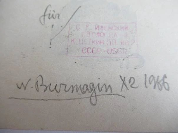 Originální miniatura exlibris 7,5 x 5,5 cm – Motiv dlaní s knihou (1966) – H. & N. Burmaginovi