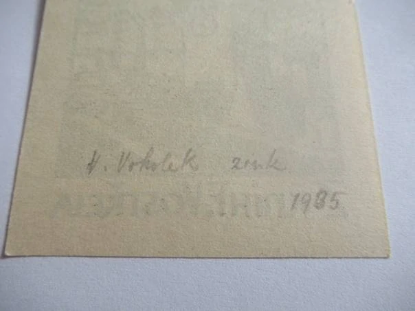Exlibris – Z knih F. Vostřela – Václav Vokolek (1935) – Motiv: Pohled na věž kostela sv. Bartoloměje v Pardubicích s průmyslovou siluetou, originální zinkografie (11 x 6 cm)