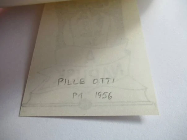 Exlibris – Jaak Narusk – Otti Pille (1956) – Motiv: Surrealistická kompozice s rukama, knihou a pečetí EX LIBRIS, originální tisk z hloubky / rytina P1, Estonsko (exlibris 9 x 5 cm, celkový rozměr listu 15 x 10 cm)