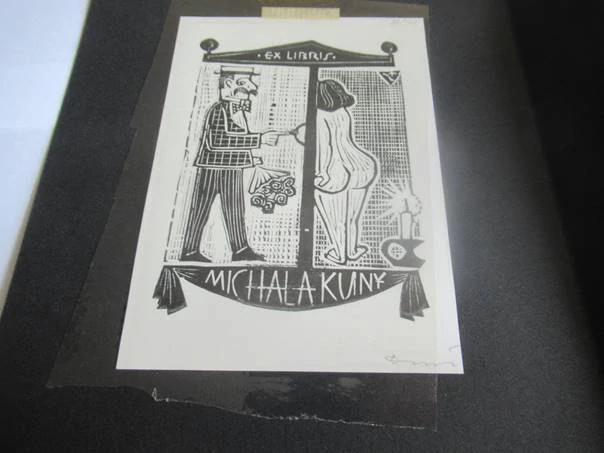 Exlibris – Michala Kuny – Jerzy Drużycki – Humorný erotický motiv – 12×8,5 cm – linoryt (X3)