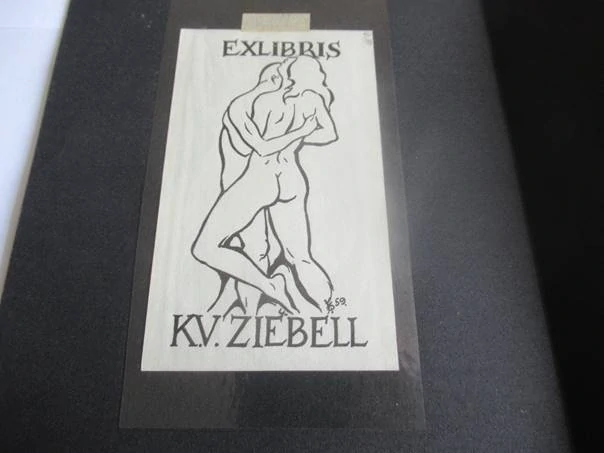 Exlibris – K. V. Ziebell – Flemming Pedersen – Objímající se milenci (Erotický motiv) – 11,5×7 cm – litoofset / zinkografie (P/I)