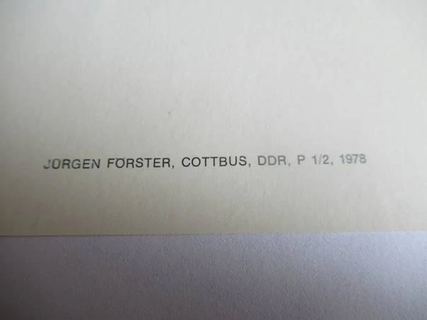 Exlibris – Dr. Leier – Jürgen Förster – Pop-artový motiv červených rtů s knihou – 15×10,5 cm – barevný litoofset (P1/2)