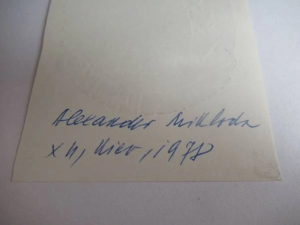 Exlibris – Dr. Kovács Károly – Alexander Mikloda – motiv: Muž v lidovém kroji s knihami a dýmkou – 13×6,5 cm – tisk z kovové desky z výšky (X4) (podkladový list 20,5×14 cm)