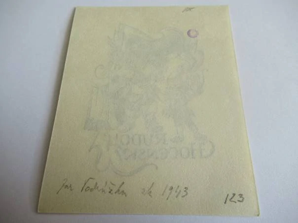Exlibris – Rudolf Hocenský – Jaroslav Vodrážka – motiv: Kašpárek a divadelní postava pod oponou – 9×7 cm – zinkografie (zk) – 1943