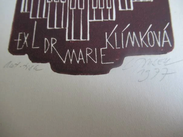 Exlibris – Dr. Marie Klímková – L. Macek – motiv: Portrét skladatele v kompozici klavírních kláves a tónů – exlibris 16,5×11,5 cm (podkladový papír 20,5×14,5 cm) – dřevoryt (X2) – 1977