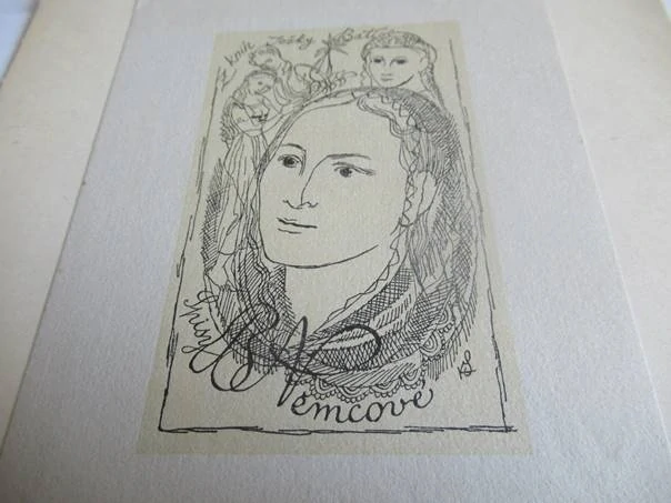 Exlibris – Z knih Jožky Bati – Karel Svolinský – motiv: Portrét Boženy Němcové, v pozadí dvě postavy a dívčí hlava – exlibris 13×9,5 cm (podkladový papír 22×14,5 cm) – kresba s podtiskem – 1942