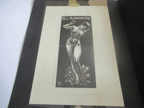 Exlibris – G. Mantero – A. Baldinelli – motiv: Smyslný stojící ženský akt vyrůstající z trsu květin – rozměry 24×16,5 cm (včetně celého podkladového listu) – originální dřevoryt (X2) – 1. polovina 20. století