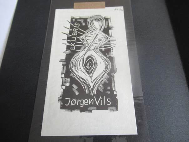 Exlibris – Jørgen Vils – Erhard Zierold – motiv: Abstraktní figurální kompozice (stylizovaný ženský akt) – rozměry 11,5×6,5 cm – rytá pryž / autorské razítko (X6) – rok 1972