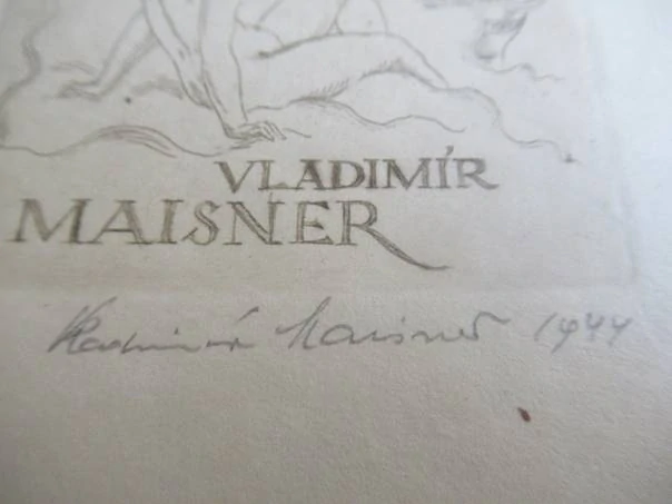 Ex Libris Vladimír Maisner – Vladimír Maisner – Akt ženy na oblaku pod malířským stojanem – lept / mědiryt (C2 / C1), tisk Karl Maisner, 12×8,5 cm