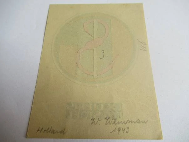 Ex Libris – Dr. G. Stoel – W. Weimman – Medicínský symbol a monogram G.S. – vícebarevný linoryt / dřevoryt (X), 9,5×7 cm
