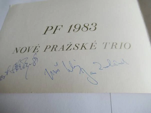 Původní sběratelská novoročenka PF 1983 Nové pražské trio – autorská grafika se třemi autogramy (15 × 10 cm)