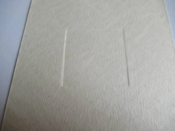 Původní sběratelská novoročenka p. f. 1971 knihař Ladislav Hodný – autor monogramu Oldřich Menhart, knihařská ražba na ručním papíře (15 × 8,5 cm)