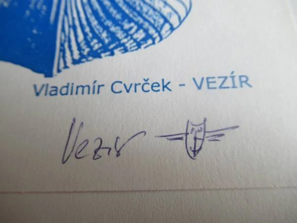 Původní sběratelská novoročenka pf '99 Vladimír Cvrček - VEZÍR – autorská signovaná grafika s přáním (14,5 × 10,5 cm)