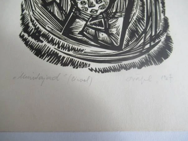 Volná grafika s motivem „Unistajad“ / Snílci (abstraktní figurální kompozice s tvářemi), vhodné pro sběratele mezinárodní grafiky a ilustrace, autorka Silvi Väljal (Tallinn, Estonsko), originální podepsaný linoryt (X3), rozměr 20 × 14,5 cm