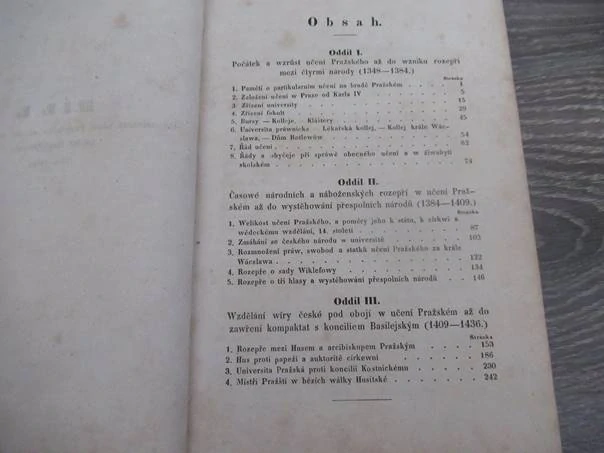 Kniha Děje University Pražské. Díl I. – historická monografie, vhodné pro sběratele národního obrození, pragensií a starých tisků, autor Václav Vladivoj Tomek, původní pevná vazba (Nowočeská Bibliothéka), rozměr 21 × 14 cm.